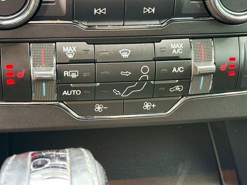Used 2018 Ford Explorer XLT w/ Equipment Group 202A AWD/4WD image 20