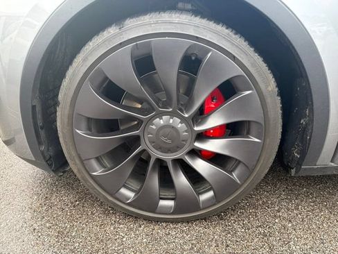 Used 2025 Tesla Model Y Performance AWD/4WD image 19