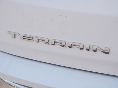 Used 2024 GMC Terrain SLT image 12