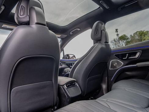 Used 2023 Mercedes-Benz EQS 580 4MATIC SUV image 21