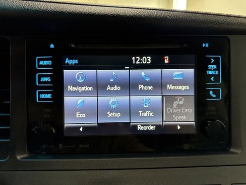 Used 2017 Toyota Sienna XLE Premium FWD image 18
