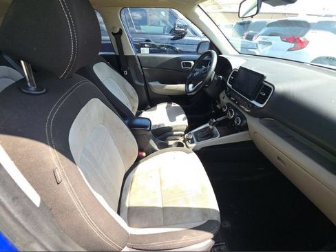 Used 2024 Hyundai Venue SEL FWD image 28