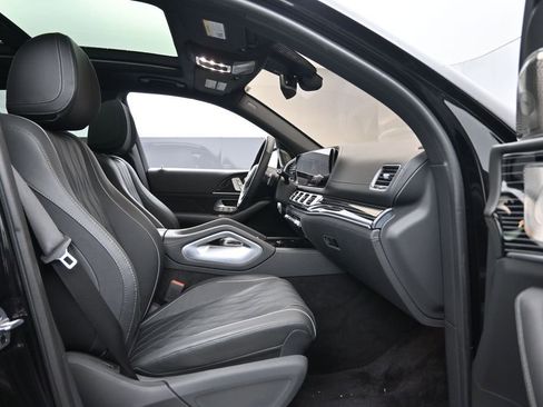 Used 2024 Mercedes-Benz Maybach GLS 600 4MATIC image 32