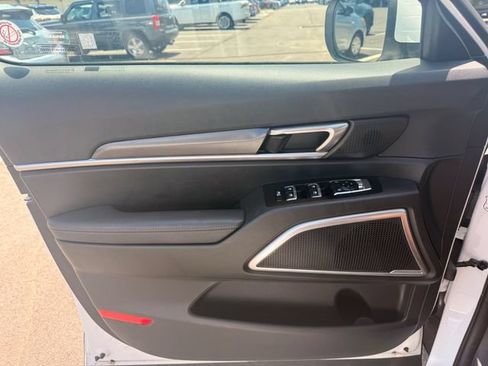 Used 2025 Kia Telluride S FWD image 7