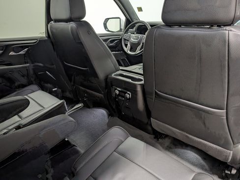 Used 2024 GMC Yukon XL Denali image 21