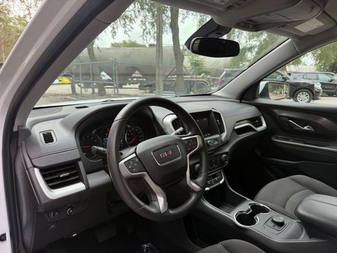 Used 2024 GMC Terrain SLE FWD image 32