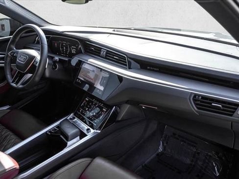 Used 2023 Audi e-tron S Prestige w/ Prestige Package image 26
