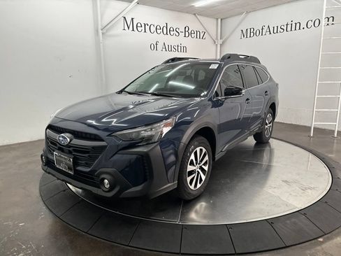 Used 2025 Subaru Outback Premium AWD/4WD image 3