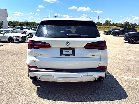 Used 2024 BMW X5 xDrive40i w/ Premium Package AWD/4WD image 6