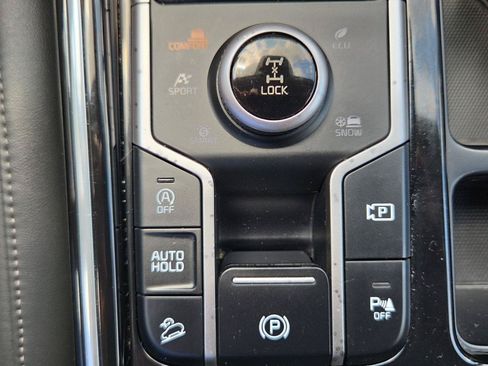 Used 2023 Kia Sorento SX AWD/4WD image 16