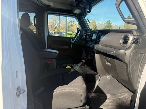 Used 2021 Jeep Gladiator Mojave AWD/4WD image 13