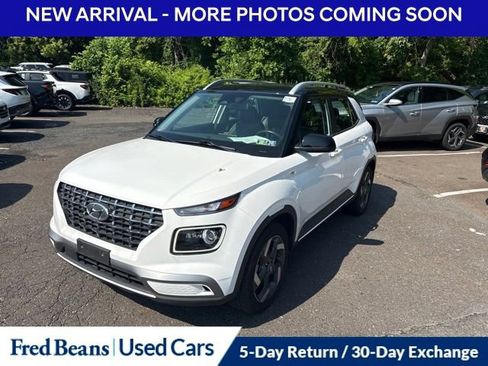 Used 2023 Hyundai Venue Limited w/ Cargo Package FWD image 1