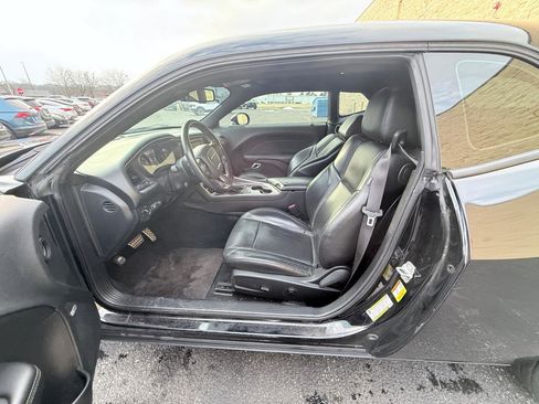 Used 2019 Dodge Challenger SXT w/ Plus Package image 7