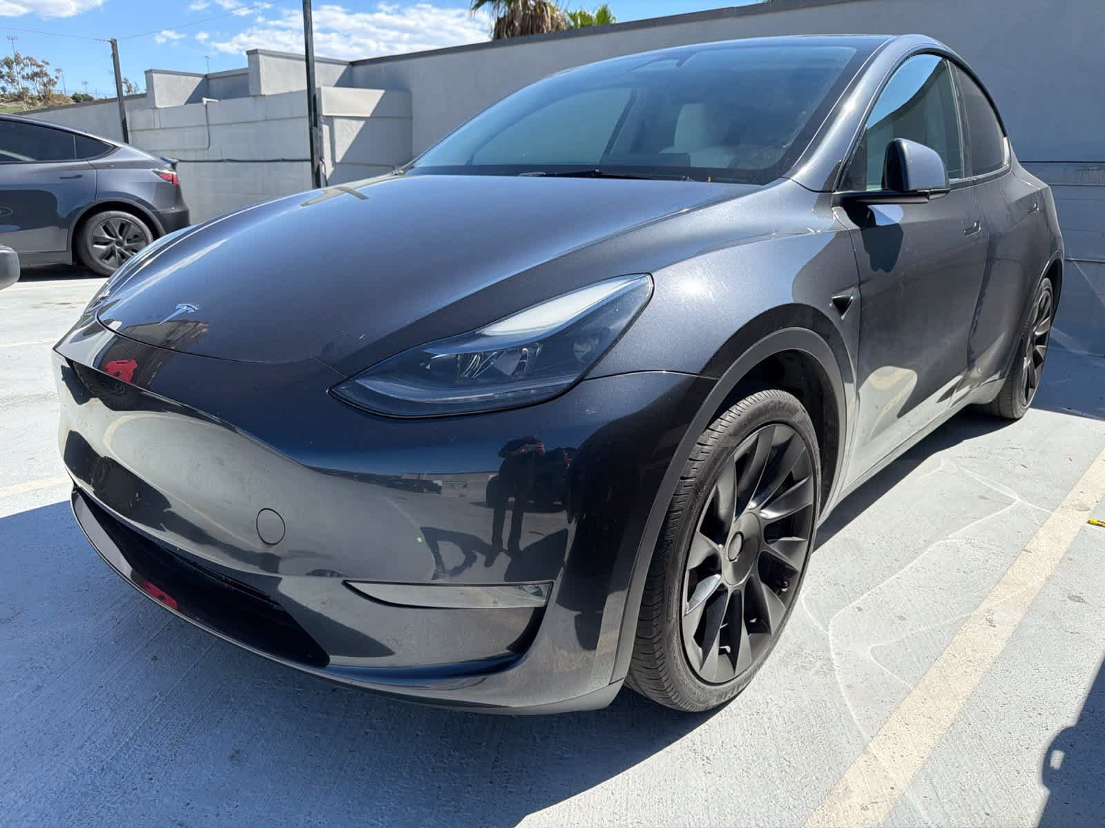 Used 2024 Tesla Model Y Long Range AWD/4WD image 1