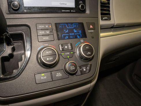 Used 2020 Toyota Sienna LE image 14