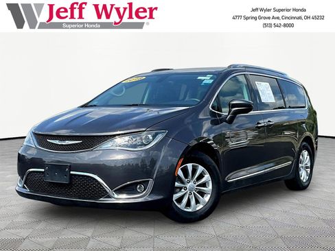 Used 2018 Chrysler Pacifica Touring-L Plus FWD image 1