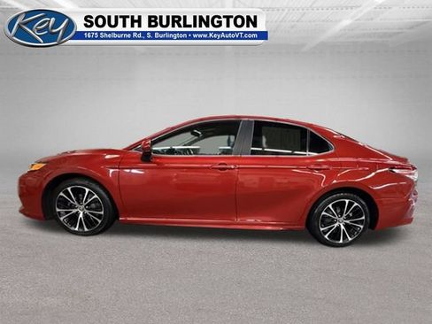 Used 2020 Toyota Camry SE FWD image 3