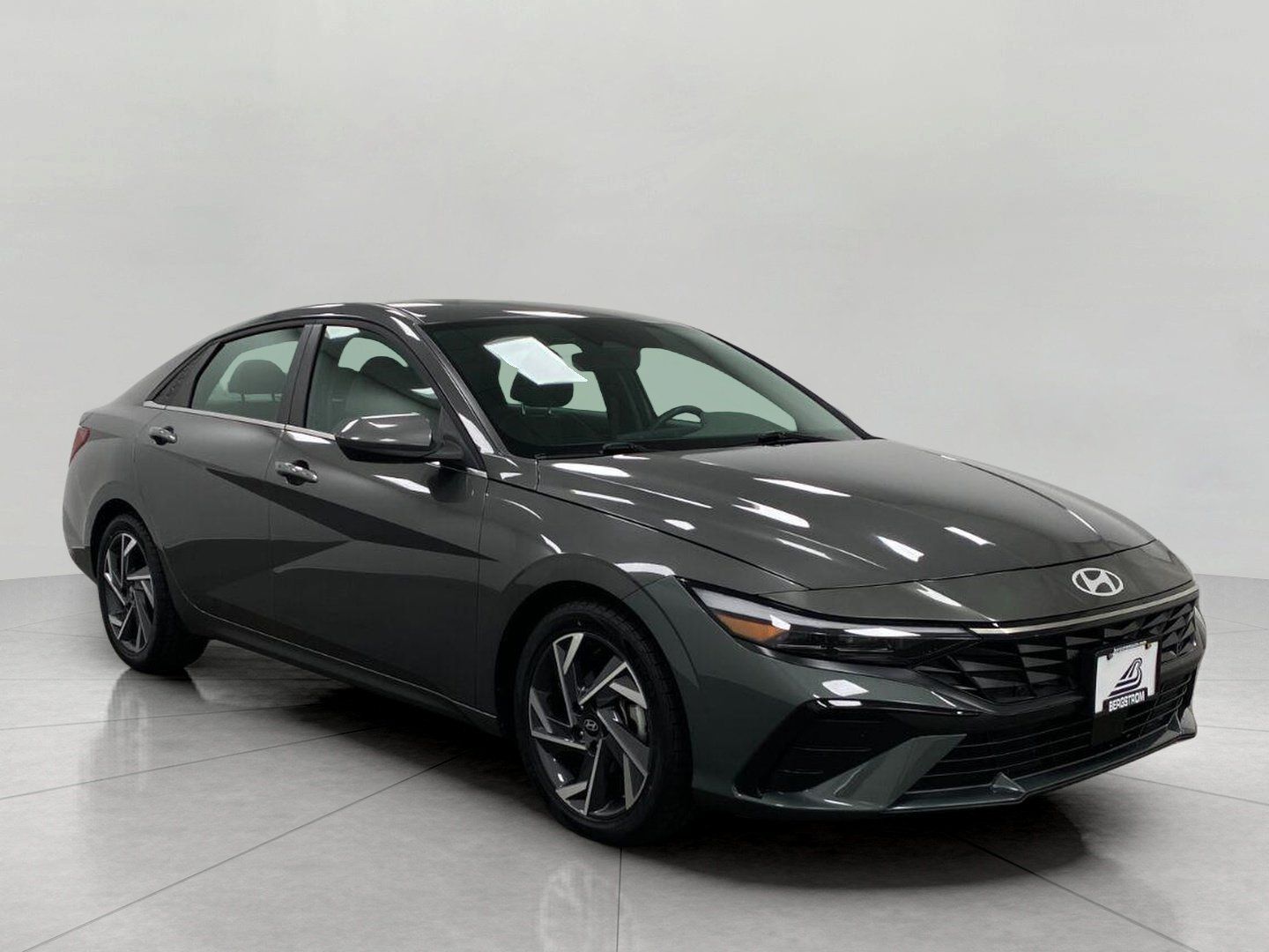 Used 2025 Hyundai Elantra SEL FWD image 1