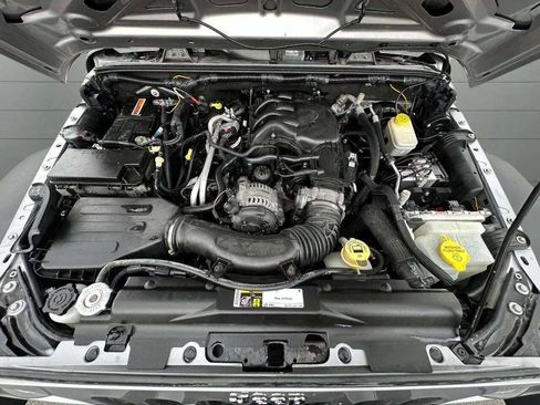 Used 2015 Jeep Wrangler Unlimited Rubicon w/ Dual Top Group image 25