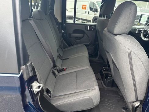 New 2025 Jeep Gladiator Sport image 10