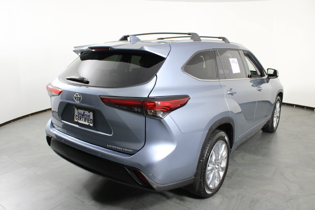 Used 2023 Toyota Highlander Limited AWD/4WD image 3