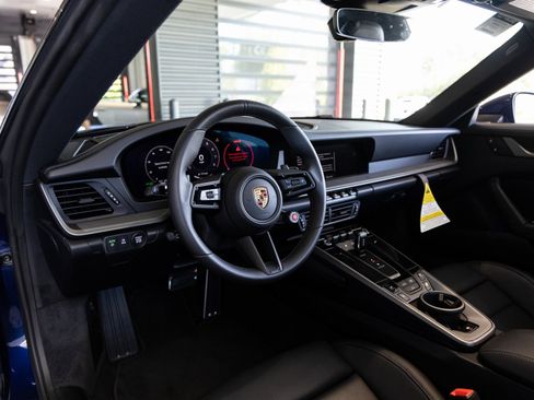 Used 2025 Porsche 911 Carrera image 4