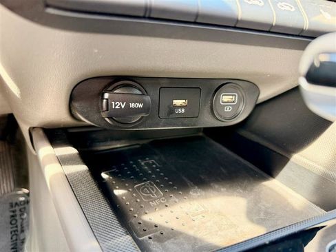 Used 2022 Hyundai Elantra SEL w/ Convenience + Premium Package FWD image 16