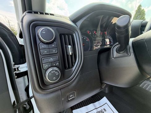 Used 2019 Chevrolet Silverado 1500 Custom Trail Boss AWD/4WD image 19