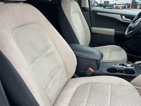 Used 2020 Ford Escape SE image 24