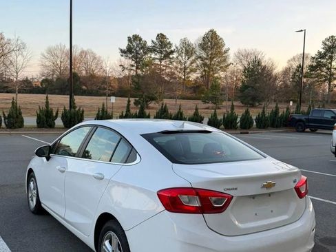 Used 2017 Chevrolet Cruze LT w/ Leather Package image 6