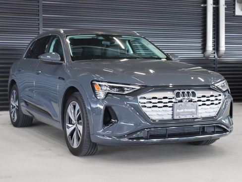 Used 2024 Audi Q8 e-tron Prestige image 12