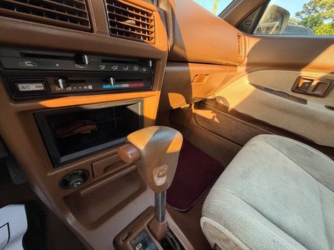 Used 1992 Toyota Corolla LE FWD image 16
