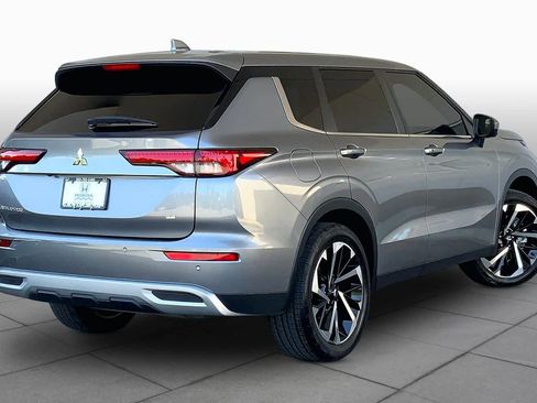 Used 2023 Mitsubishi Outlander SE image 13