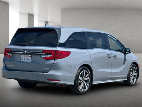 Used 2024 Honda Odyssey Touring image 4