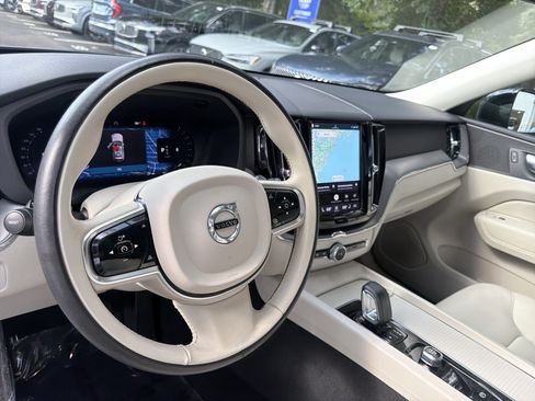 Certified 2024 Volvo XC60 B5 Core AWD/4WD image 5