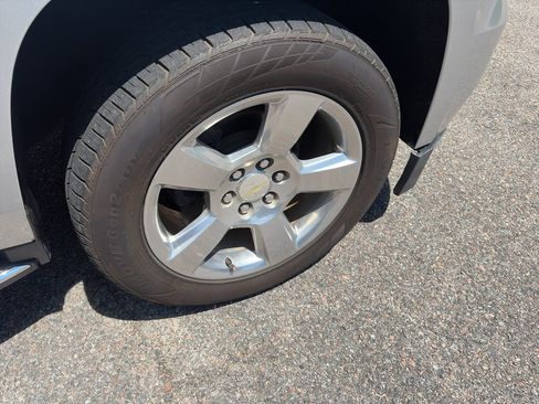 Used 2020 Chevrolet Suburban Premier RWD image 13