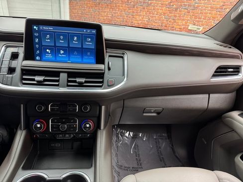 Used 2024 Chevrolet Suburban Z71 w/ Luxury Package image 17