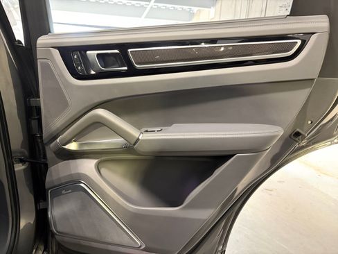 Certified 2023 Porsche Cayenne Turbo S AWD/4WD image 29