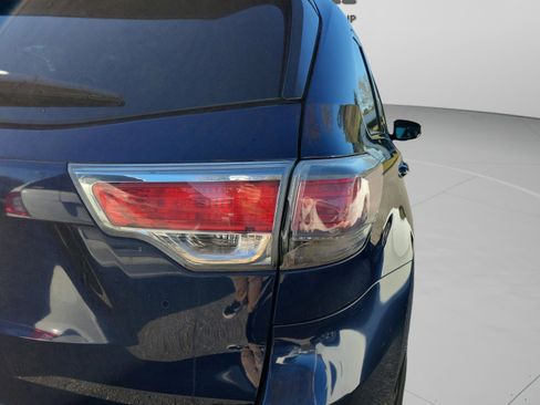 Used 2016 Toyota Highlander LE image 18