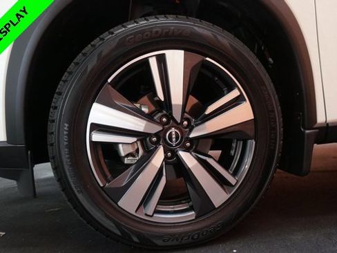 Certified 2022 Nissan Rogue Platinum w/ Head-Up Display Package image 77