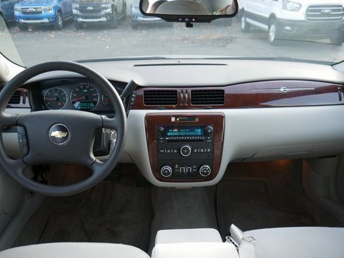 Used 2009 Chevrolet Impala LT image 3