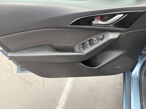 Used 2015 MAZDA MAZDA3 i Touring w/ Technology Package FWD image 9