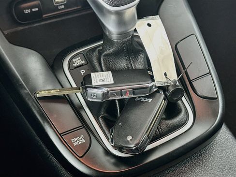 Used 2025 Kia Soul LX w/ LX Technology Package FWD image 25
