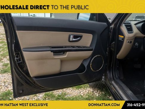 Used 2013 Kia Soul ! FWD image 12