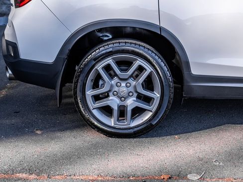 Used 2023 Honda Passport EX-L image 6