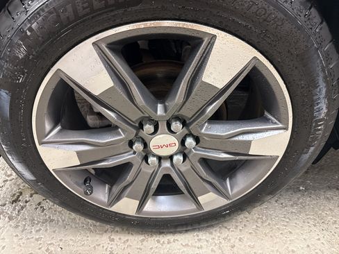 Used 2019 GMC Acadia SLT w/ LPO, Floor Liner Package AWD/4WD image 39