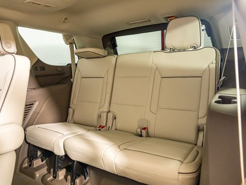 Used 2023 GMC Yukon Denali w/ Denali Reserve Package image 25