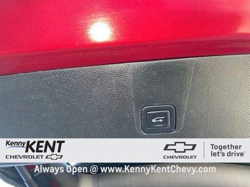 Used 2019 Chevrolet Traverse LT image 8