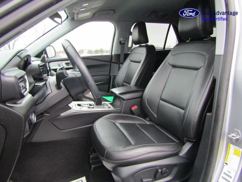 Certified 2024 Ford Explorer XLT w/ Equipment Group 202A AWD/4WD image 11