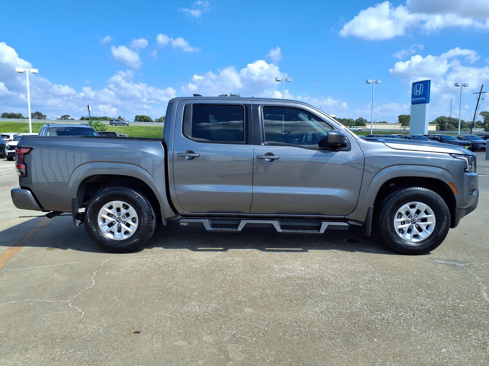 Used 2024 Nissan Frontier SV RWD image 7